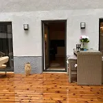 Atelier - Apartment with Garden