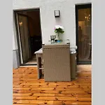 Atelier - Apartment with Garden